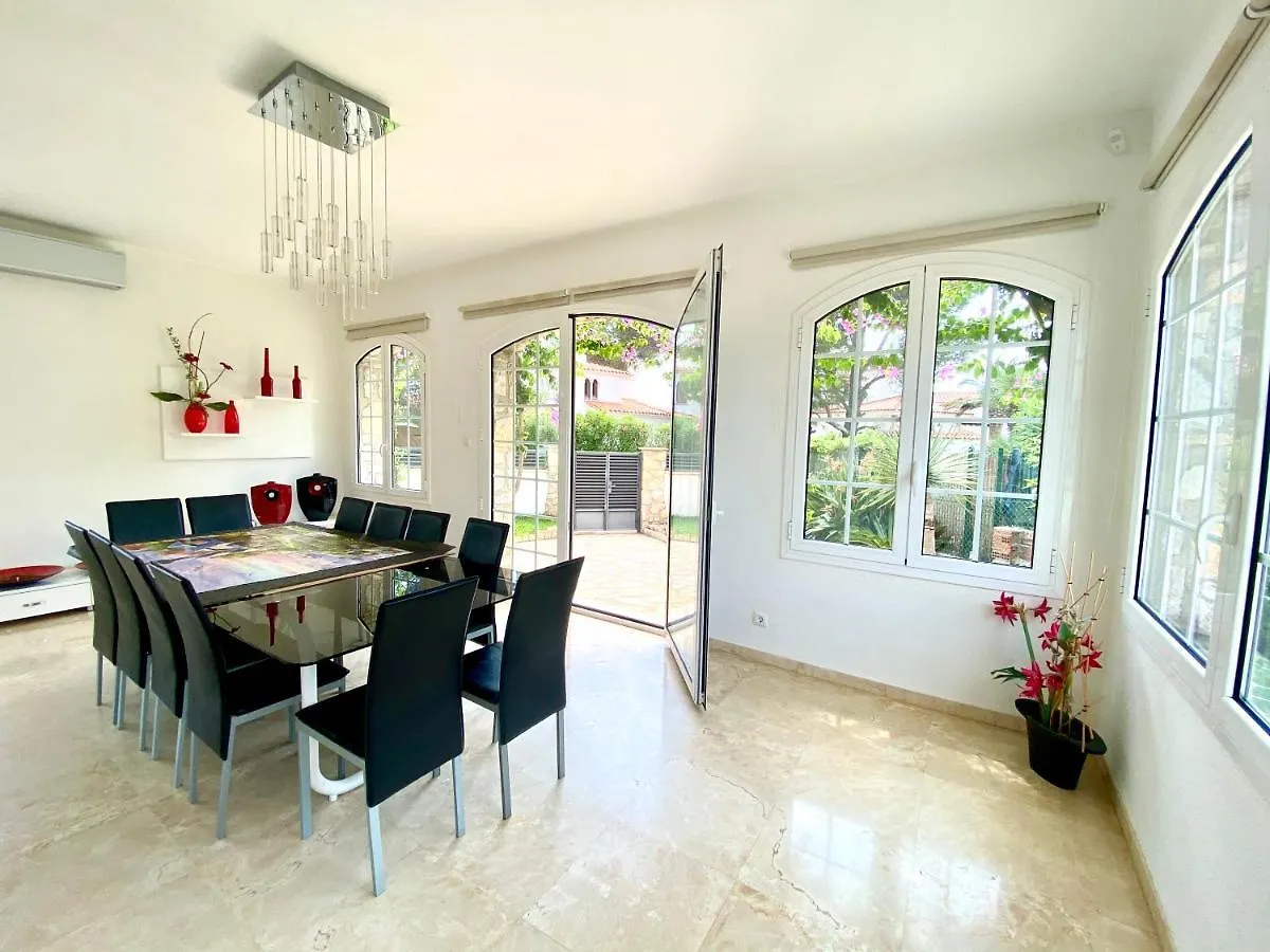 Villa Grande Y Espectacular En Miami Playa